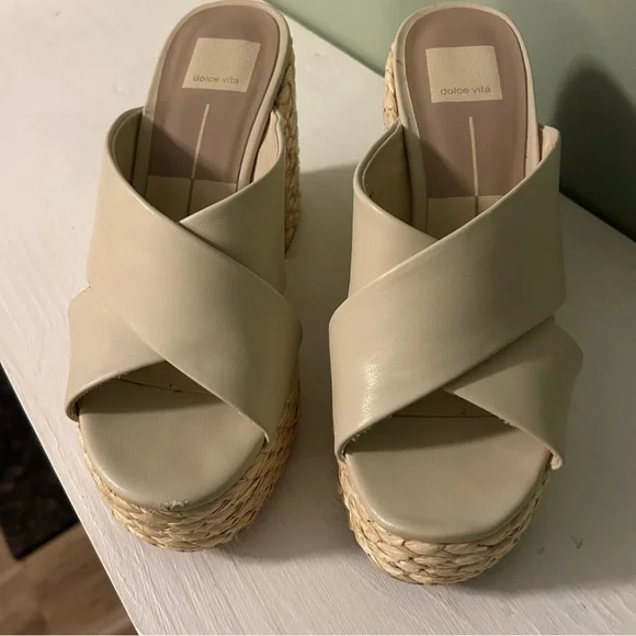 Dolce Vita Women's Eliana Platform‎ Raffia Sandal - Picture 4 of 9